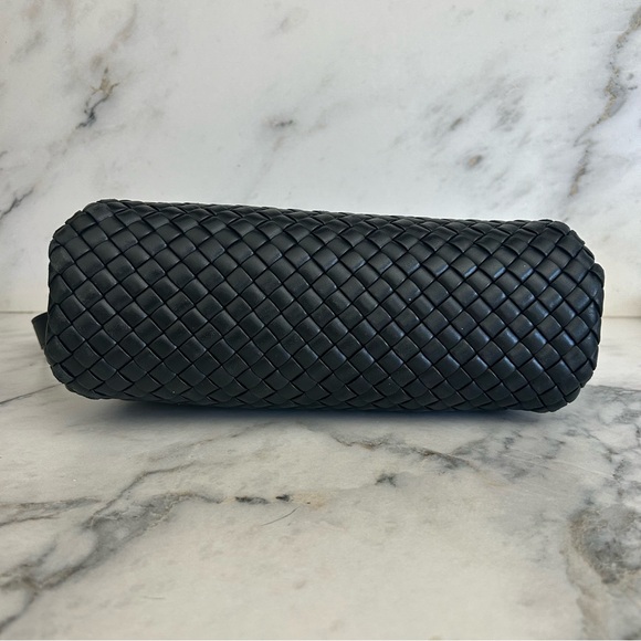 BOTTEGA VENETA Intrecciato Weave, Top Handle, Black Leather Handbag - Picture 6 of 13